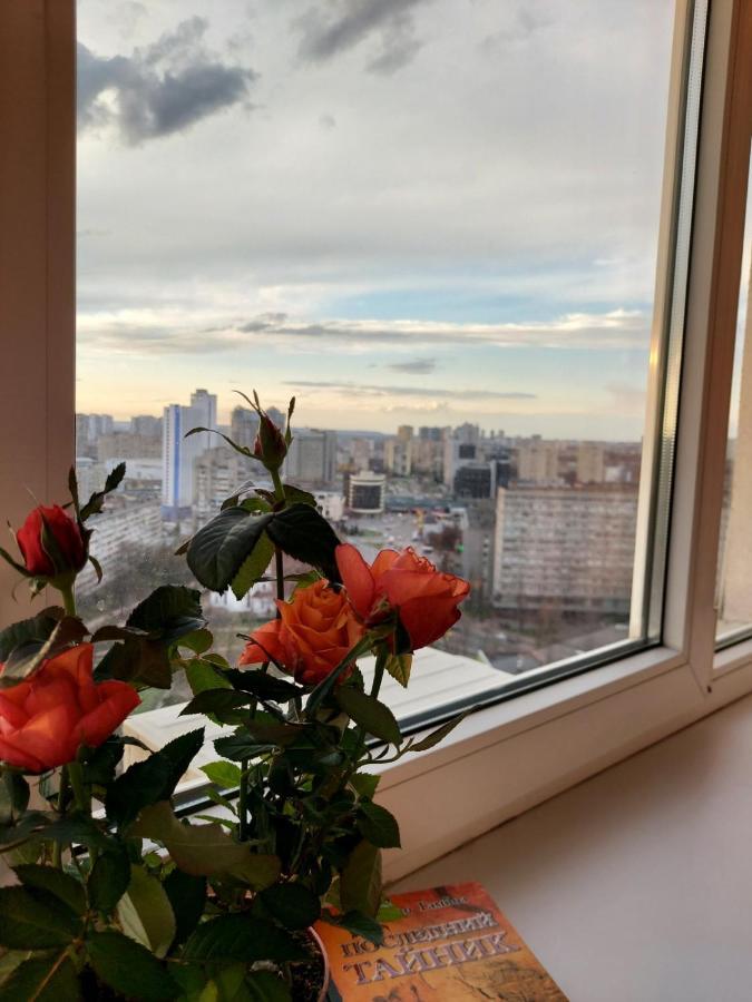 Студія З Неймовірним Краєвидом Біля М Лівобережна Ліфт Інтернет Працює Kiev Exterior foto